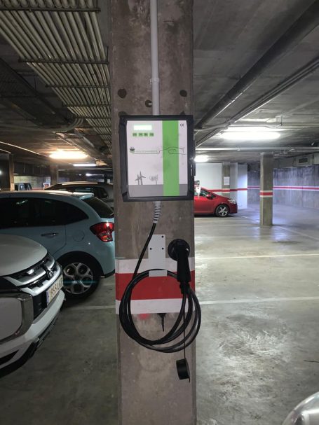 PUNTO DE RECARGA DE VEHÍCULO ELÉCTRICO