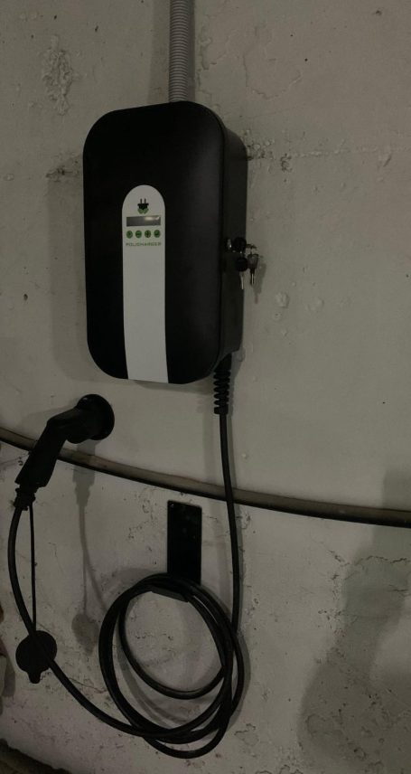Cargador vehículo eléctrico Policharger